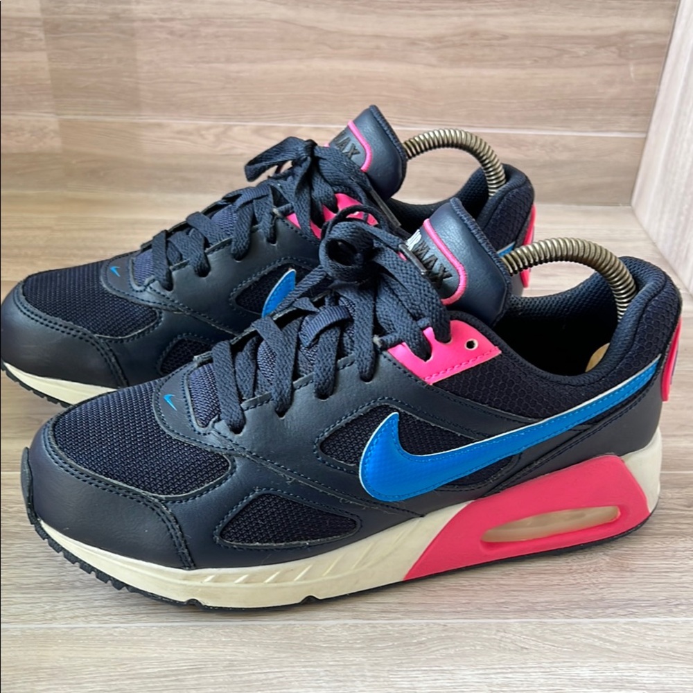 Nike Air Max IVO (GS) Obsidian/Pink-Blue Size 7Y Or Women’s Size 8